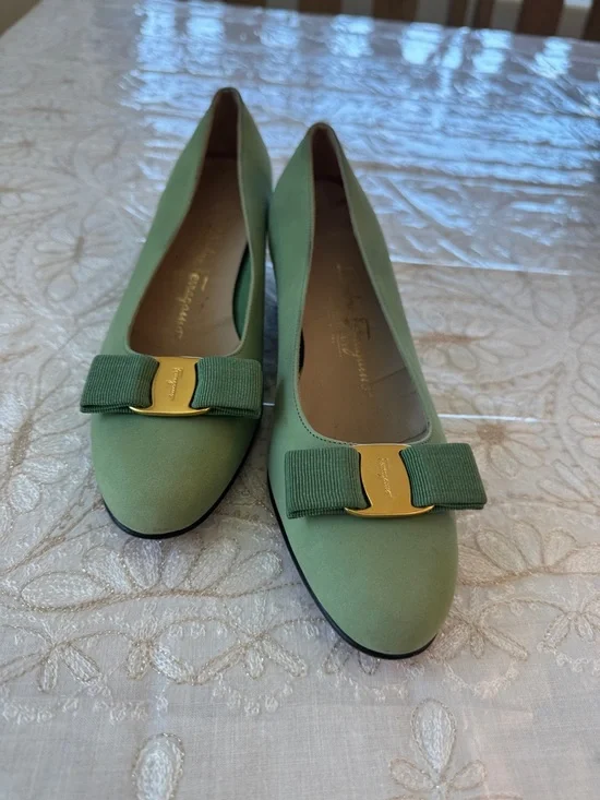 Salvatore Ferragamo Green Suede Vara Bow Pumps with Gold Accent - Picture 11 of 11